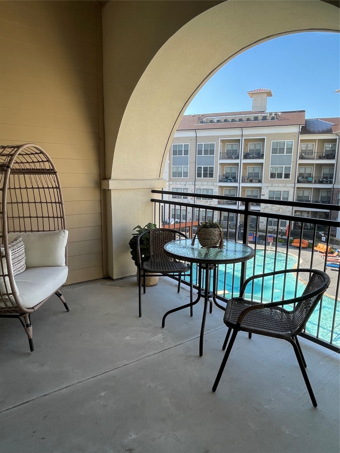 12840 Jones Road, Unit 101 Houston, TX 77070 - Photo 10 of 11 Balcony