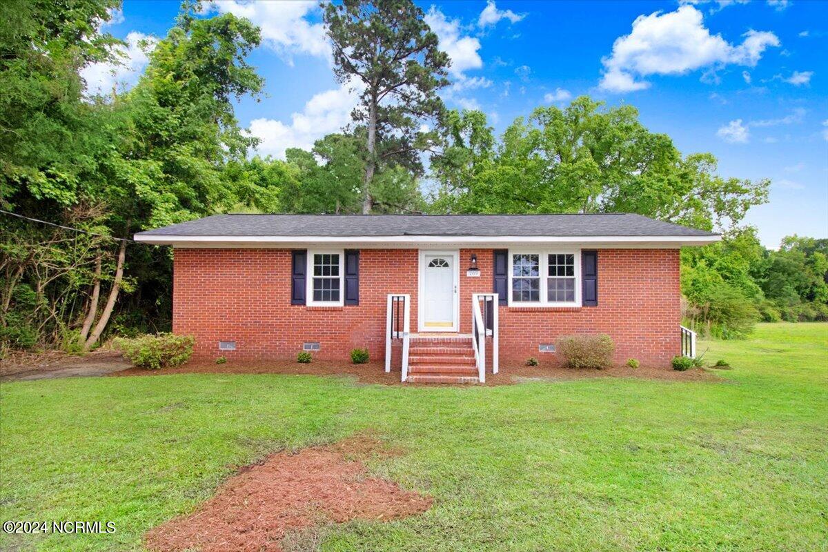 209 Hc Powers Road Wallace, NC 28466 - Photo 1 of 22 Front of Home