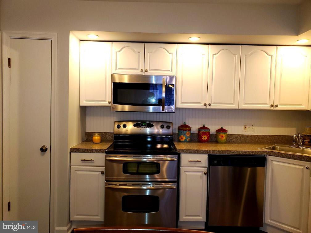 83 Bishop Drive Aston, PA 19014 - Photo 12 of 47 Kitchen