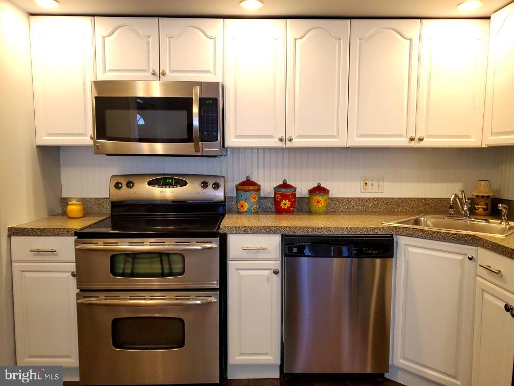83 Bishop Drive Aston, PA 19014 - Photo 14 of 47 Kitchen