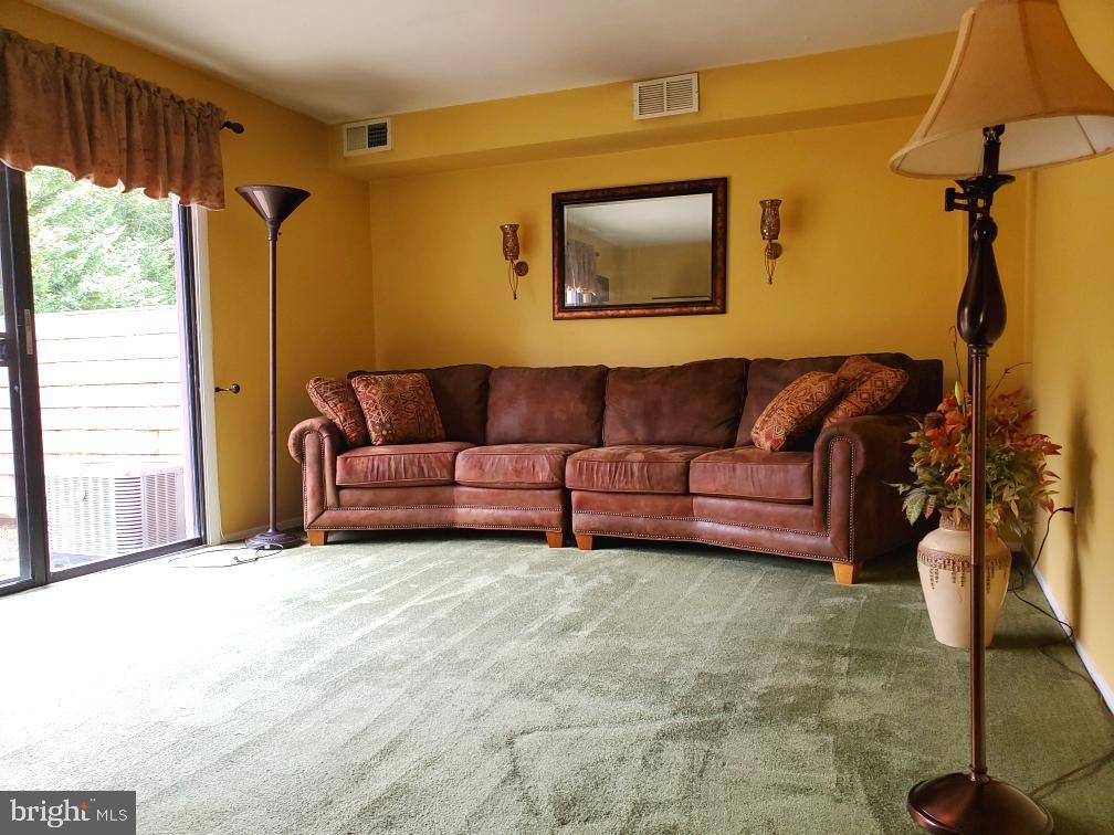 83 Bishop Drive Aston, PA 19014 - Photo 18 of 47 Living Room
