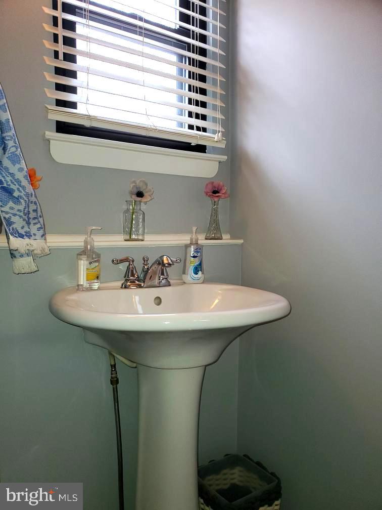 83 Bishop Drive Aston, PA 19014 - Photo 23 of 47 Powder Room-1st Floor
