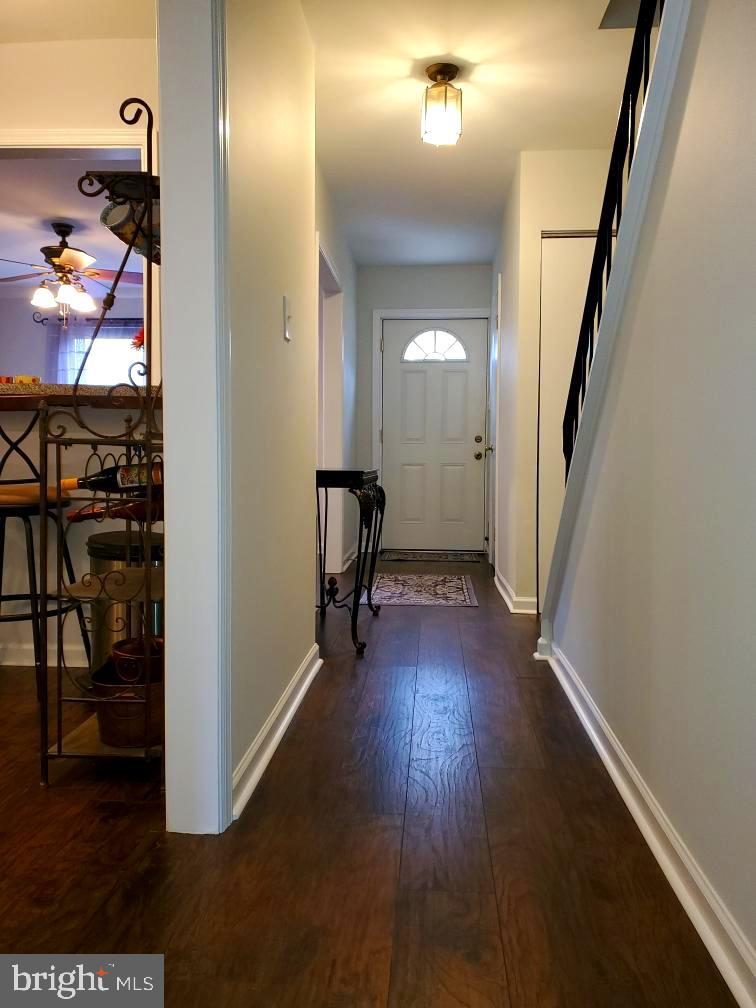 83 Bishop Drive Aston, PA 19014 - Photo 25 of 47 First Floor Foyer