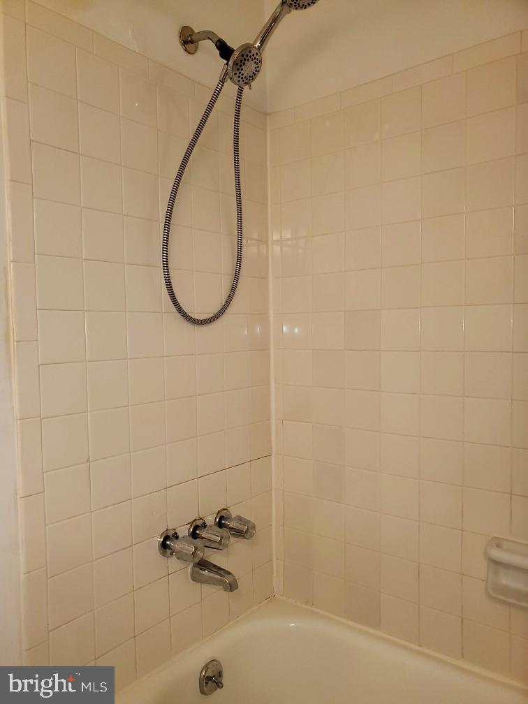 83 Bishop Drive Aston, PA 19014 - Photo 39 of 47 2nd Floor Hallway Bathroom