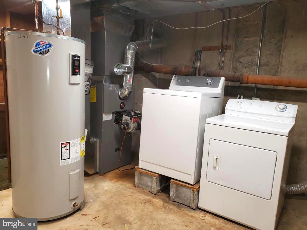 83 Bishop Drive Aston, PA 19014 - Photo 43 of 47 Washer & Dryer