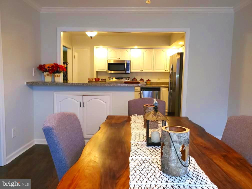 83 Bishop Drive Aston, PA 19014 - Photo 8 of 47 Dining Room Looking into the Kitchen