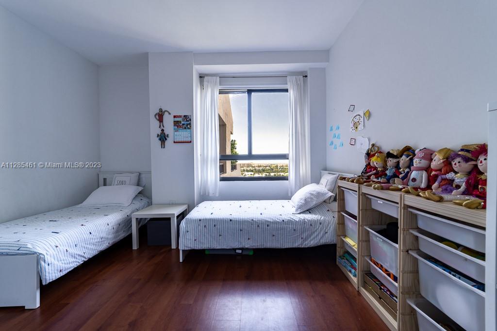 151 Crandon Boulevard, Unit 1023 Key Biscayne, FL 33149 - Photo 42 of 55 a bedroom with a bed and a window