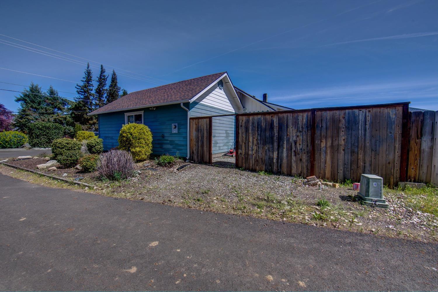1985 Taylor Road Central Point, OR 97502 - Photo 2 of 24 Additional Photo