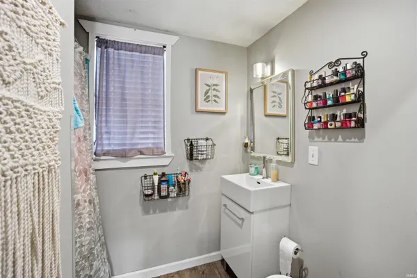$299,000 | 512 East Main Street, Gas City, IN 46933