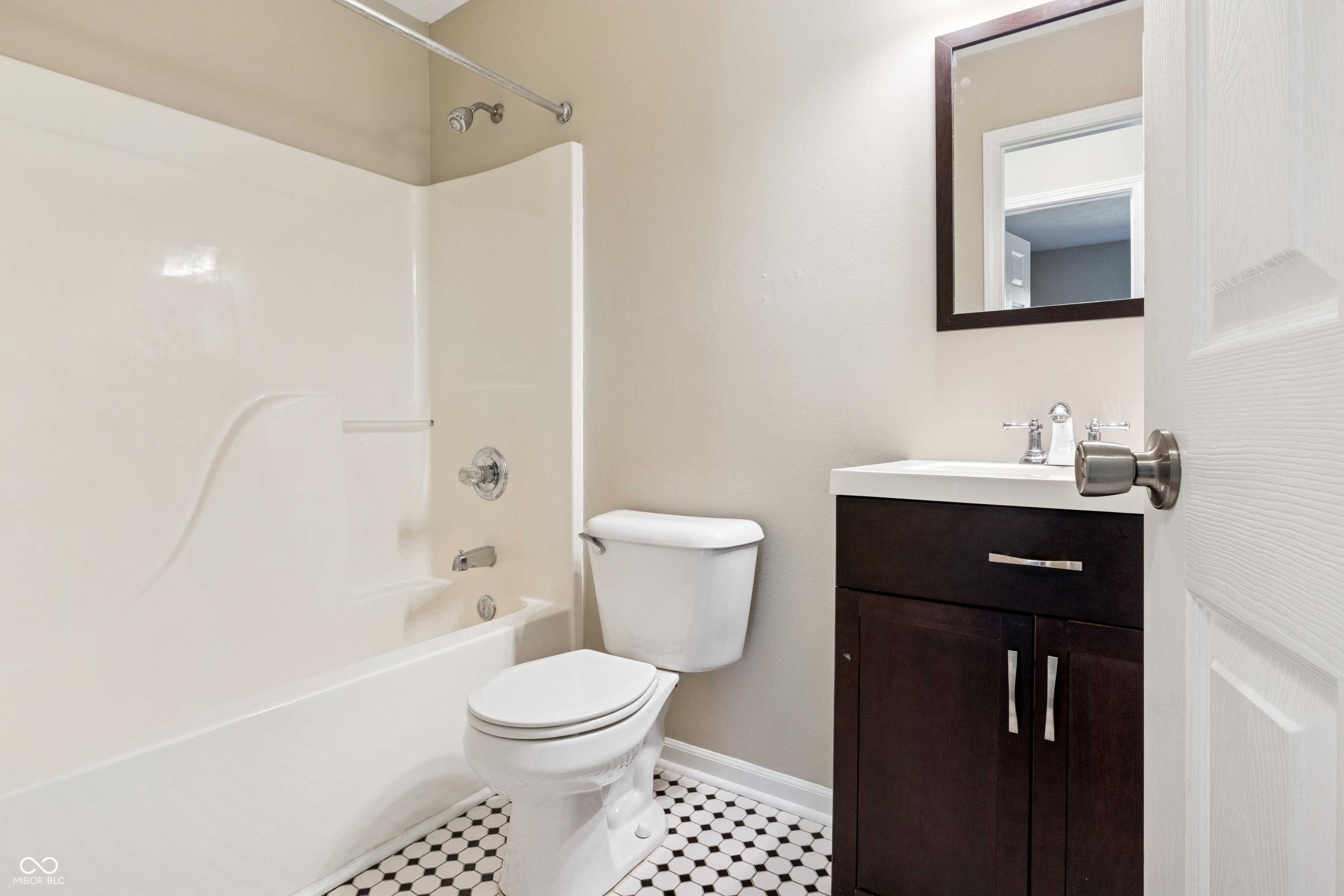 6230 Valleyview Drive Fishers, IN 46038 - Photo 15 of 30