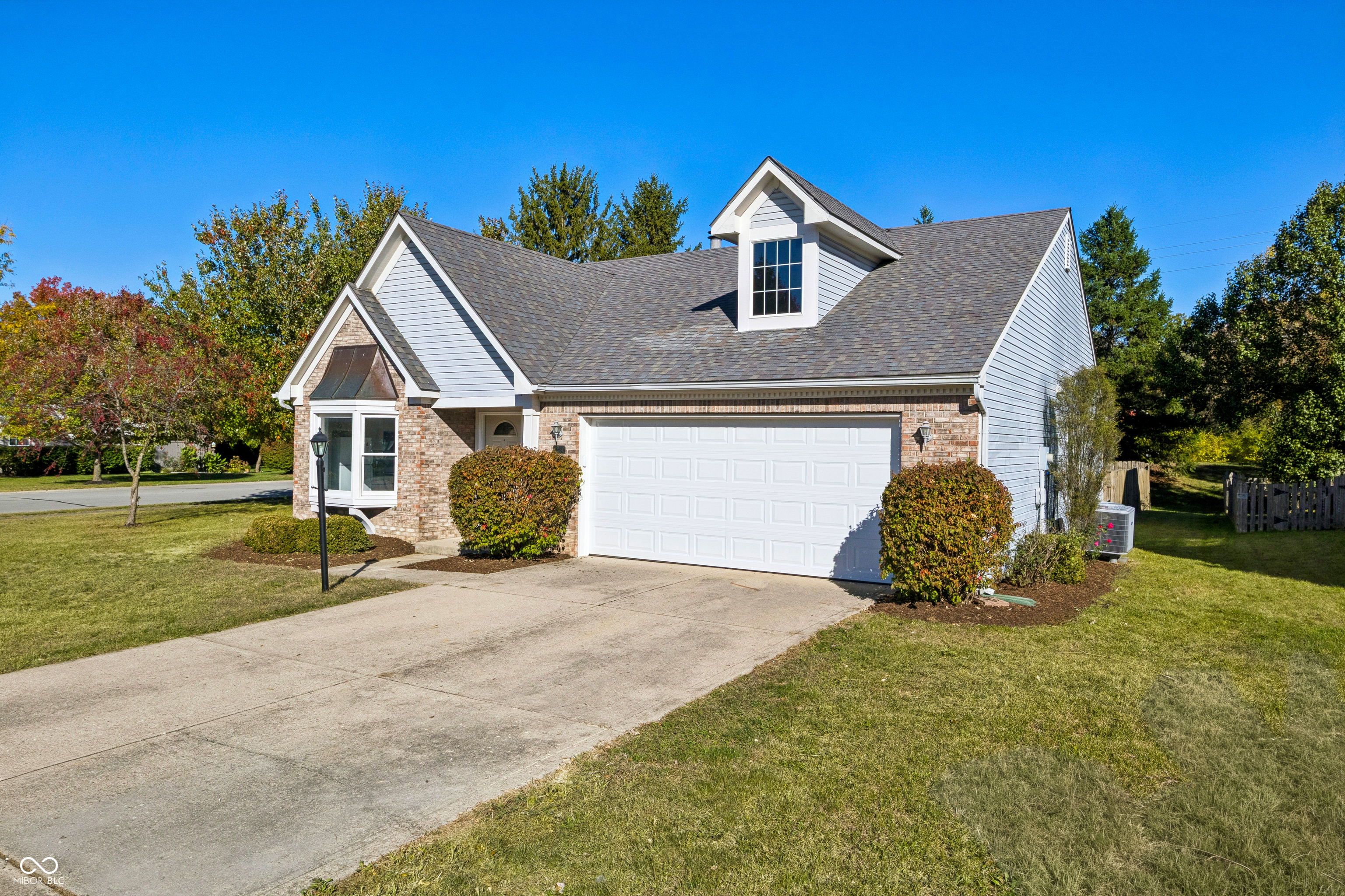 6230 Valleyview Drive Fishers, IN 46038 - Photo 5 of 30