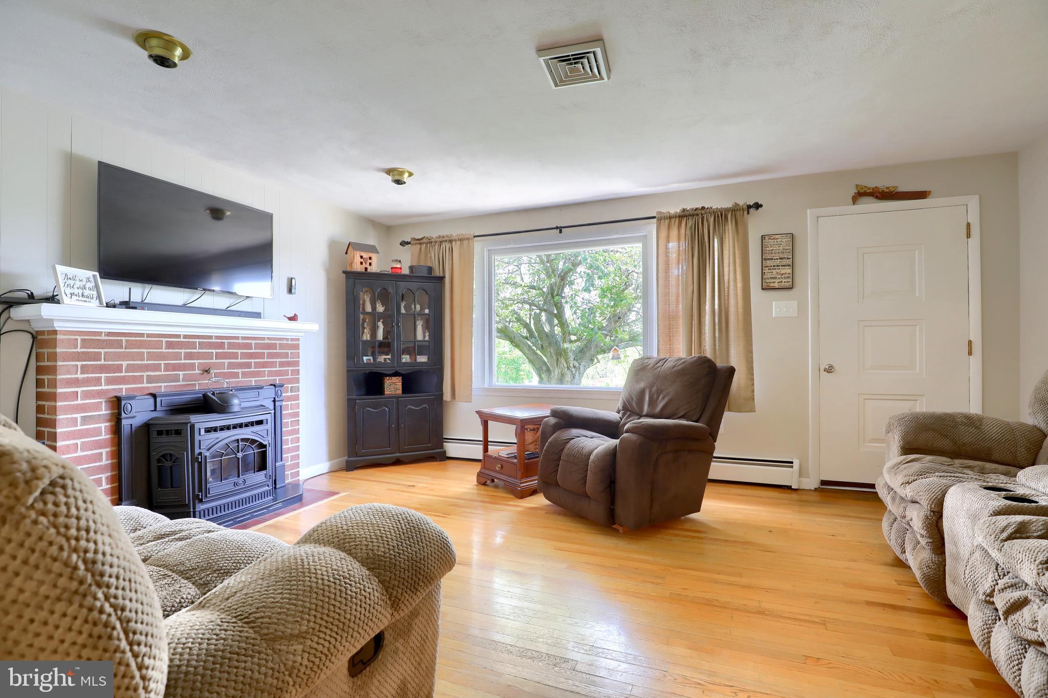 395 Hess Farm Road York, PA 17403 - Photo 5 of 23 Gallery Image 5