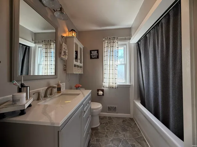 $229,900 | 812 24th Street, Bedford, IN 47421