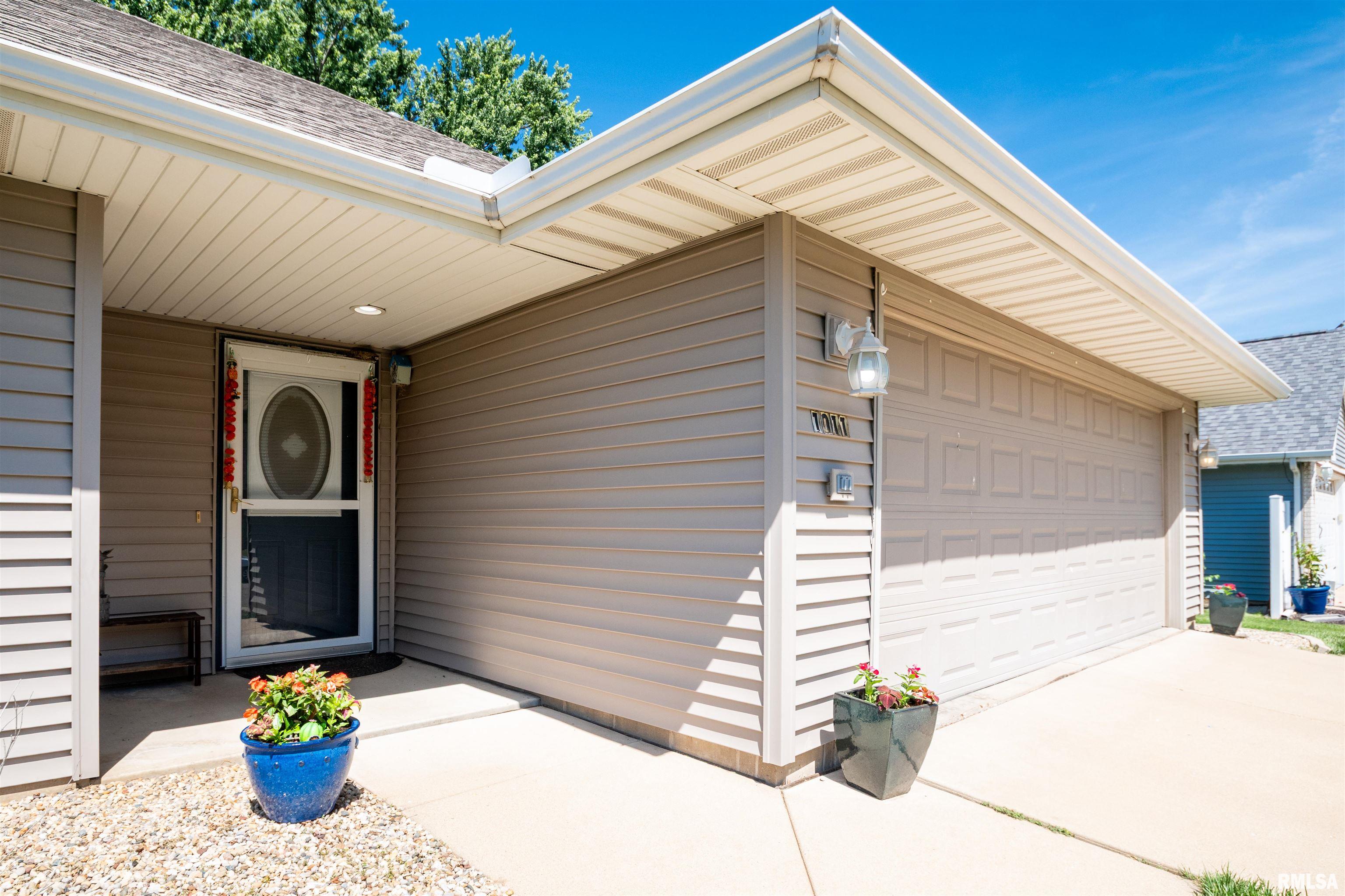1011 South Johanson Road Peoria, IL 61607 - Photo 3 of 36 Gallery Image 3