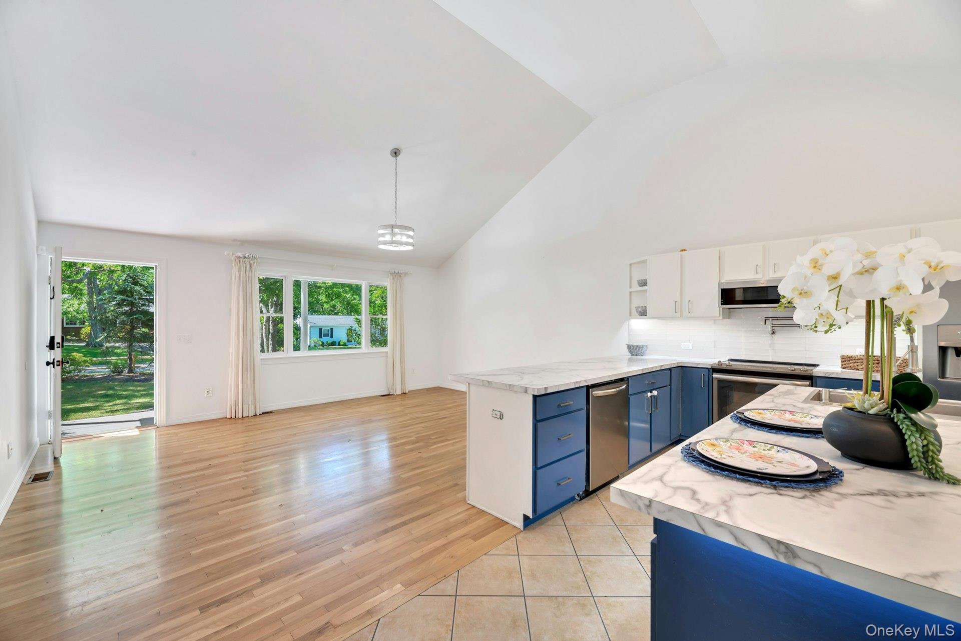 46 Sherwood Road Hampton Bays, NY 11946 - Photo 7 of 38