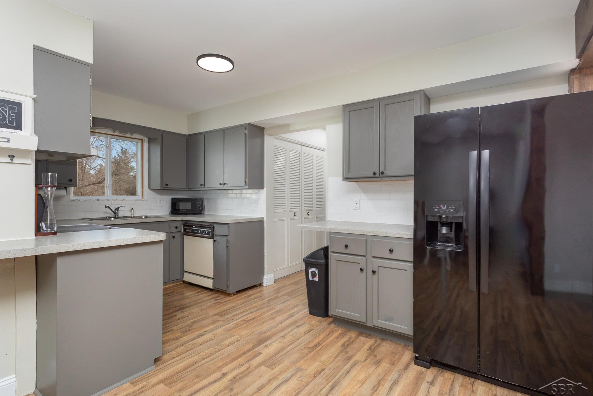 7976 Davis Road Saginaw, MI 48604 - Photo 9 of 37 50133094-2da8cd55-09c6-4c05-923e-af51f8b36b56.JPG