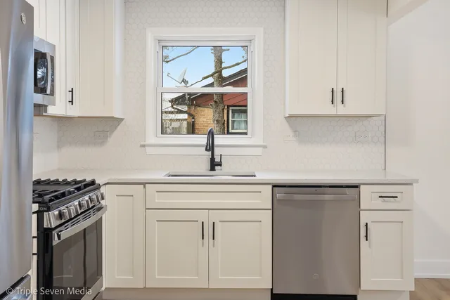 $350,000 | 6135 Birmingham Street, Chicago Ridge, IL 60415