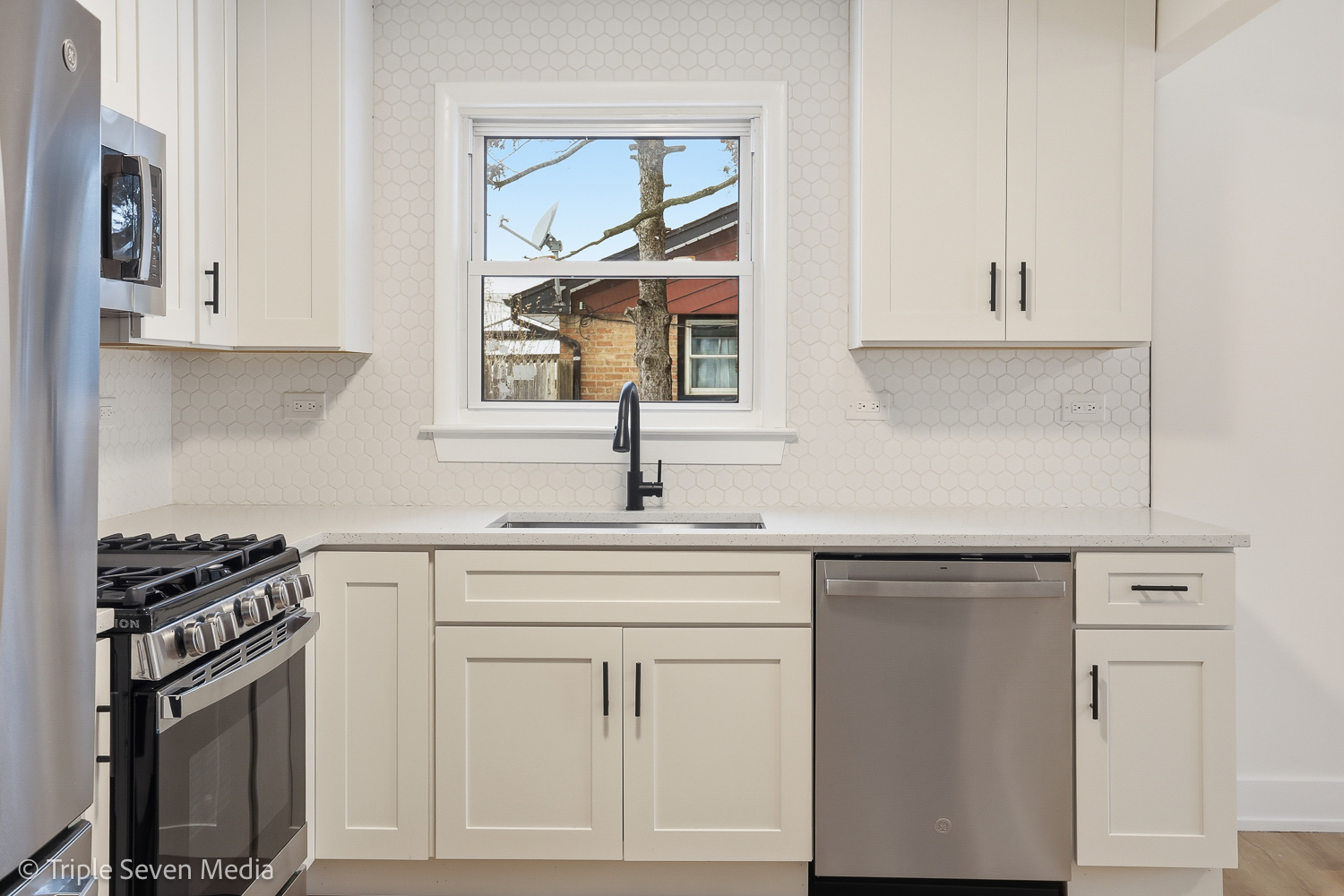 6135 Birmingham Street Chicago Ridge, IL 60415 - Photo 12 of 28