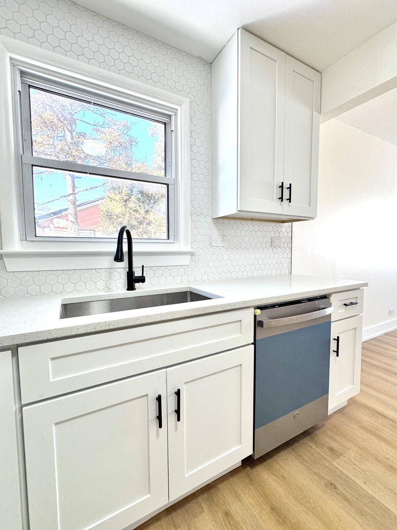 6135 Birmingham Street Chicago Ridge, IL 60415 - Photo 5 of 12