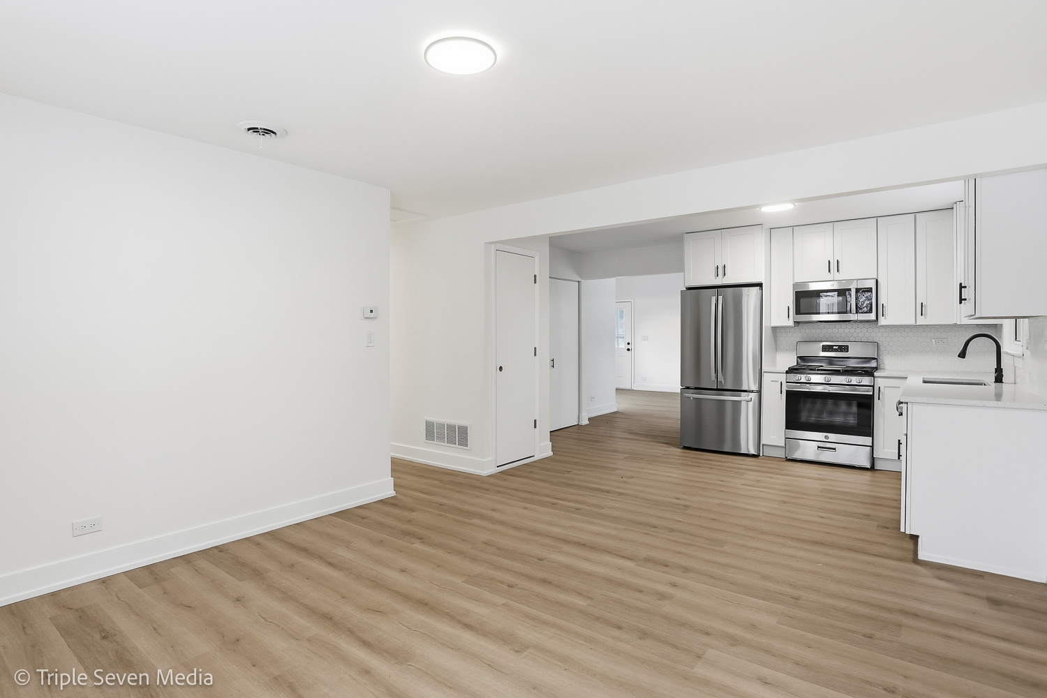 6135 Birmingham Street Chicago Ridge, IL 60415 - Photo 6 of 28