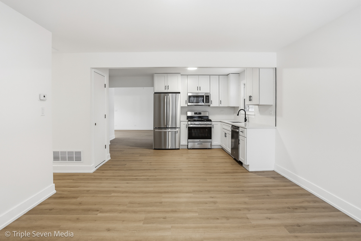 6135 Birmingham Street Chicago Ridge, IL 60415 - Photo 7 of 28