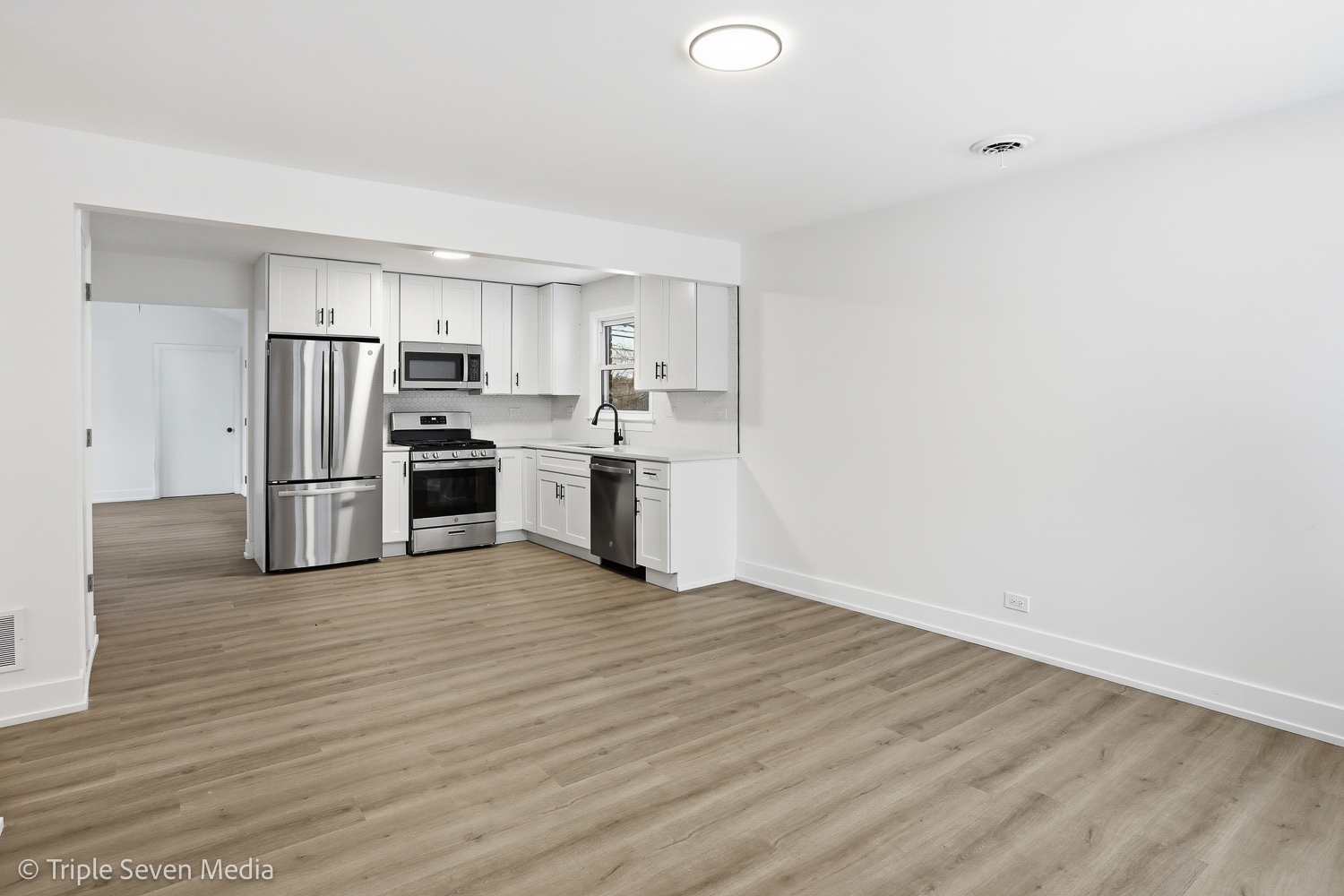 6135 Birmingham Street Chicago Ridge, IL 60415 - Photo 9 of 28