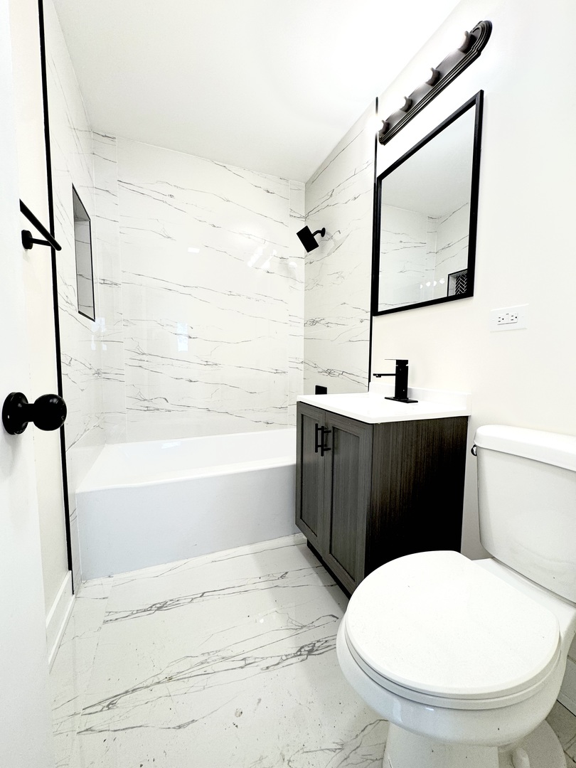 6135 Birmingham Street Chicago Ridge, IL 60415 - Photo 9 of 12