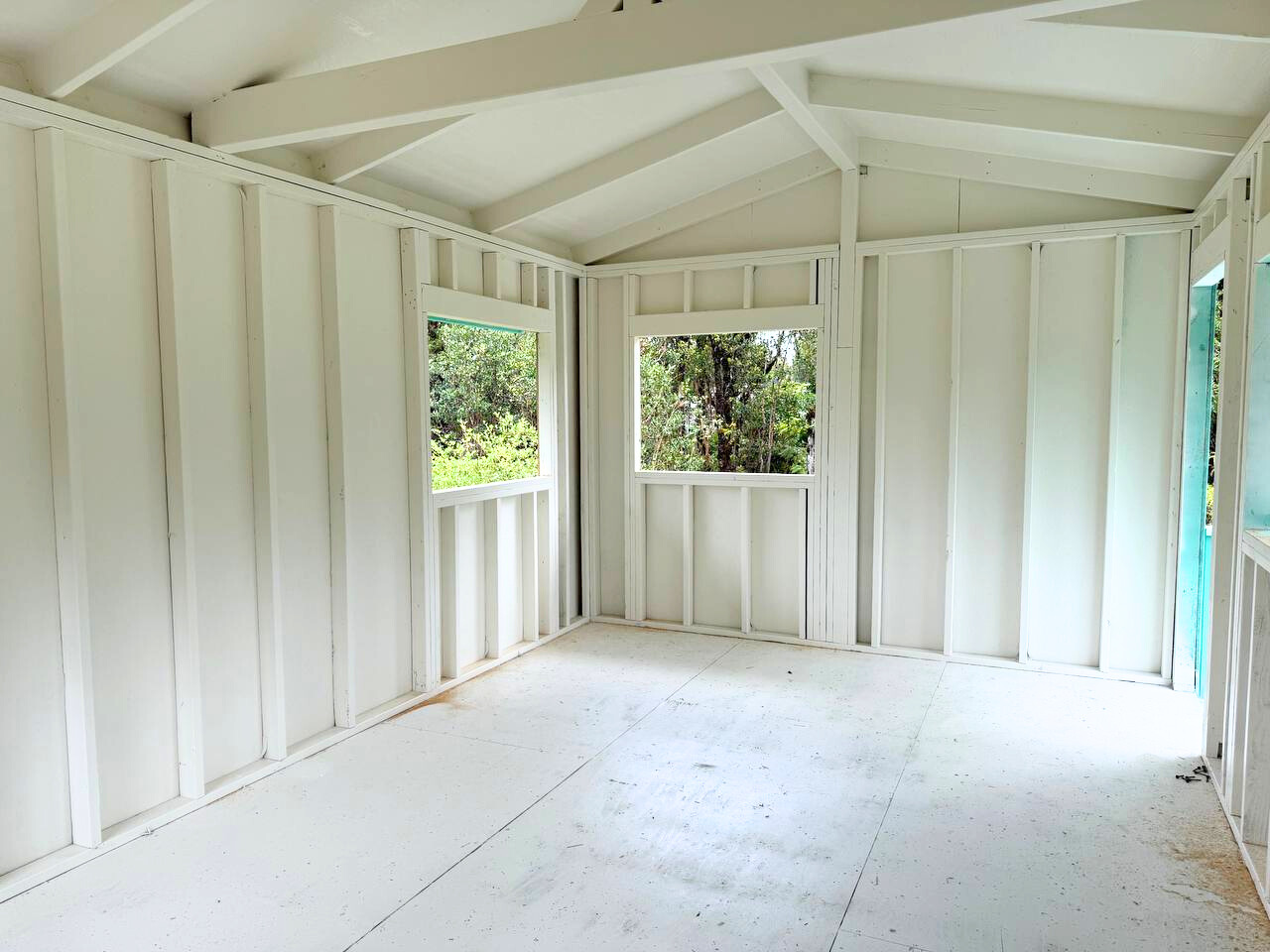 21 Palainui Street Pahoa, HI 96778 - Photo 4 of 8 a view of entryway with wooden floor