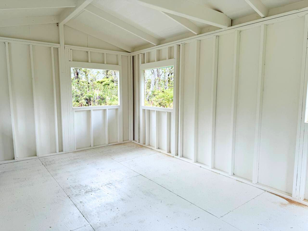 21 Palainui Street Pahoa, HI 96778 - Photo 5 of 8 a view of a window in an empty room