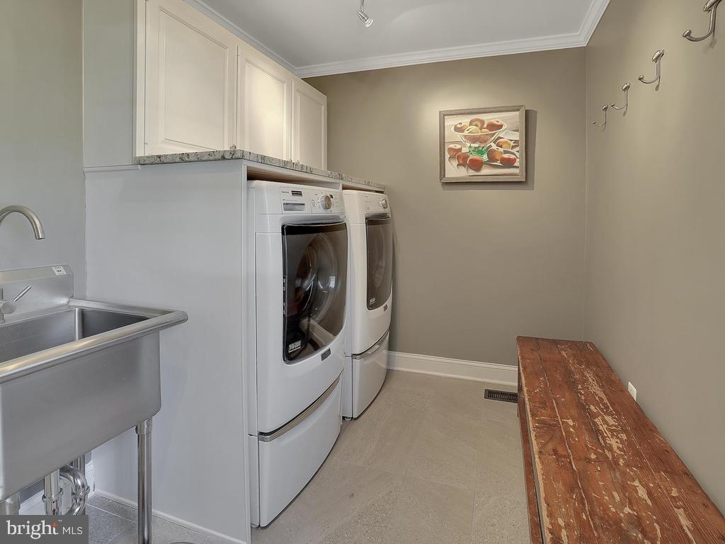 12101 Triple Crown Road Gaithersburg, MD 20878 - Photo 19 of 42 Huge Laundry Room