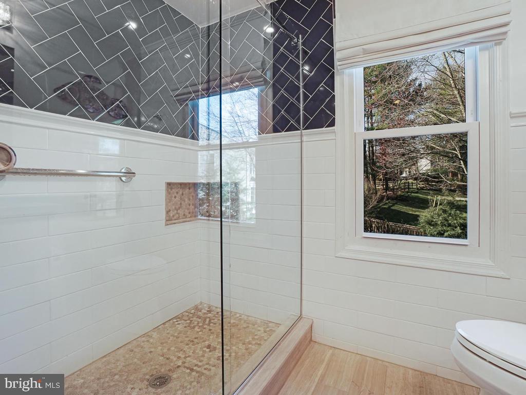12101 Triple Crown Road Gaithersburg, MD 20878 - Photo 30 of 42 Full Hall Bathroom