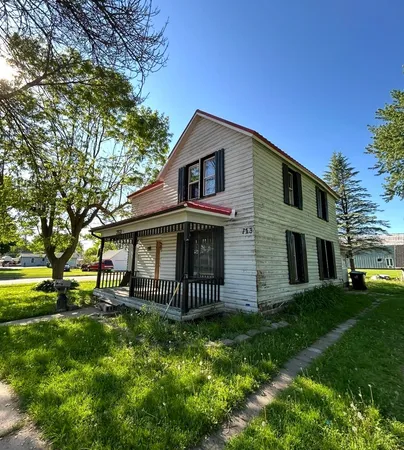 $92,900 | 713 West Waupaca Street, New London, WI 54961