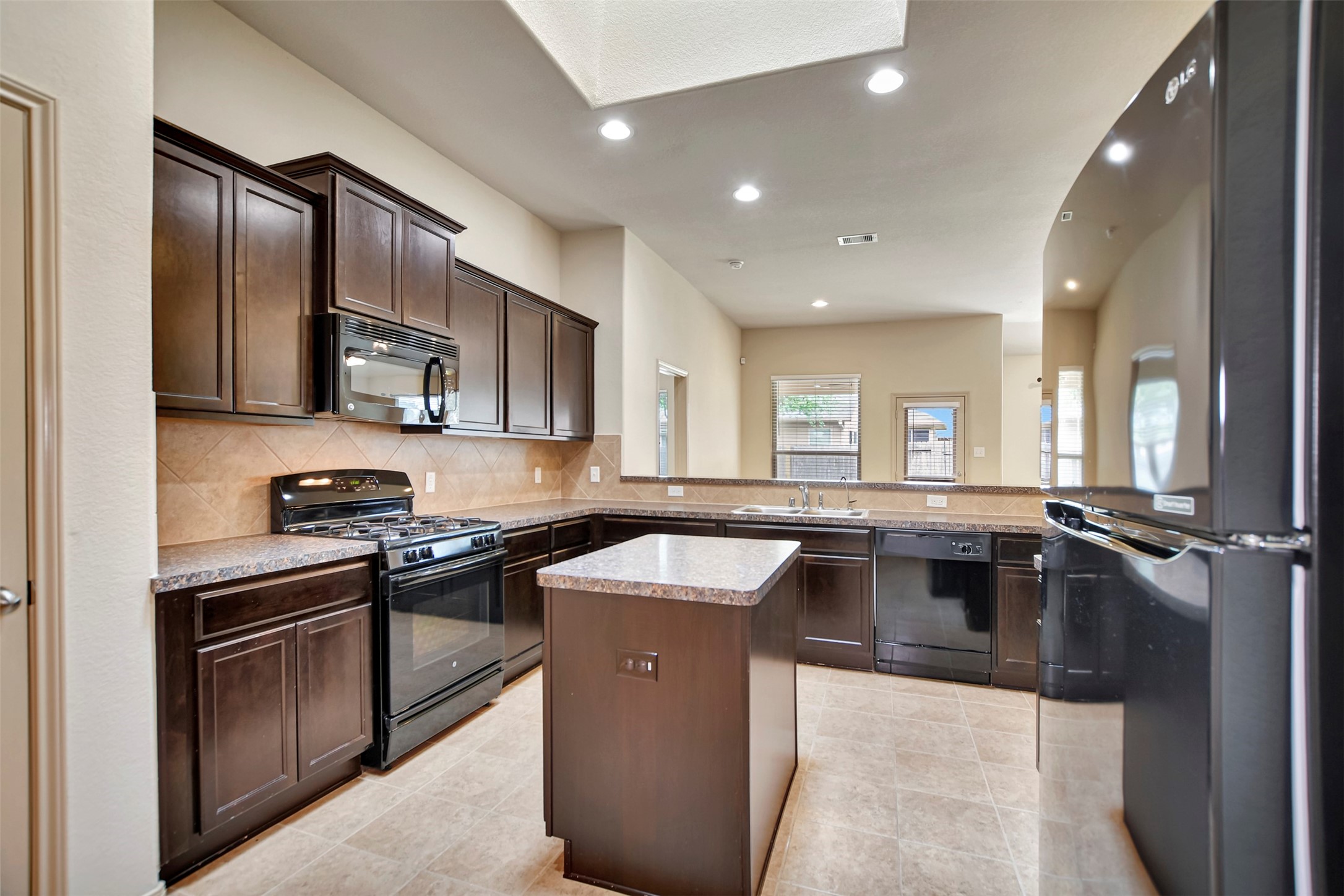 11413 West Woodmark Conroe, TX 77304 - Photo 11 of 40