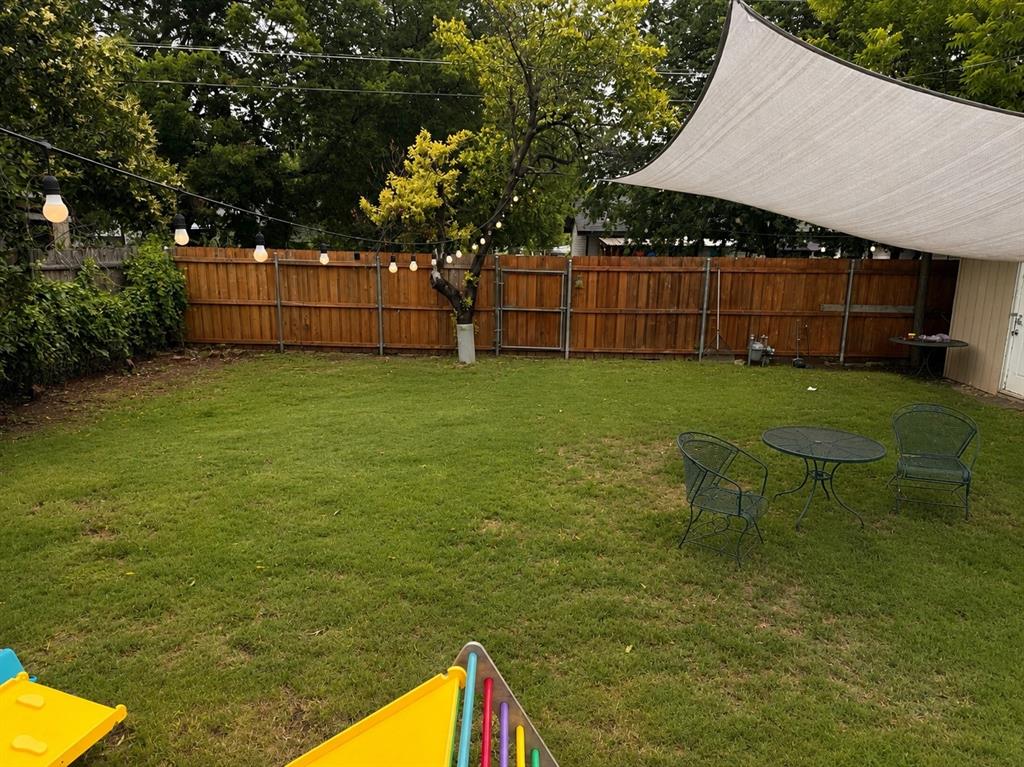 2122 Riviera Drive Dallas, TX 75211 - Photo 8 of 9
