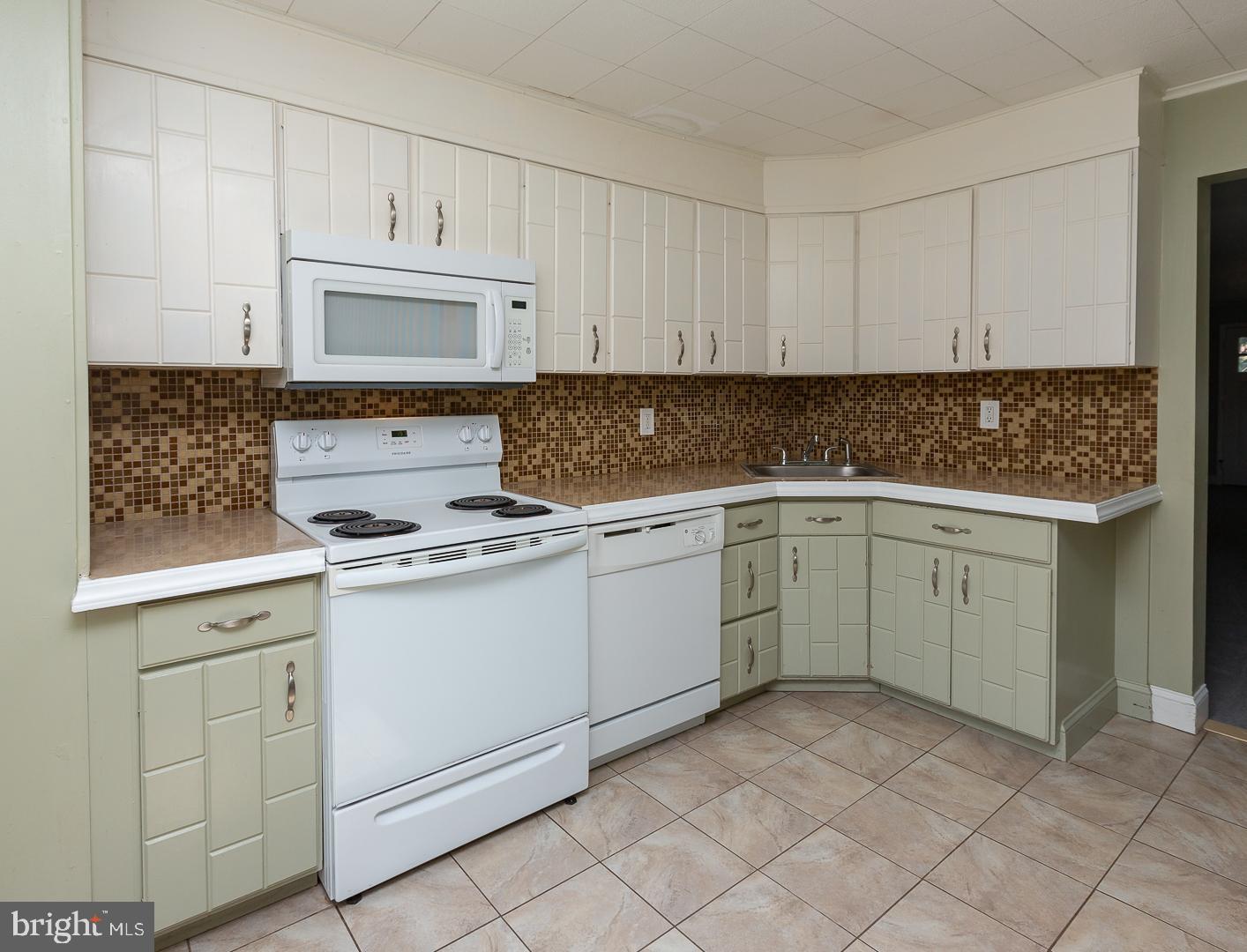 334 East Conestoga Road Wayne, PA 19087 - Photo 16 of 38