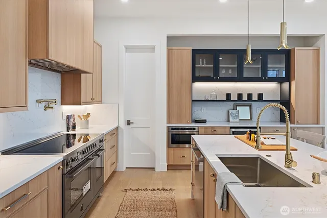 $2,989,000 | 2515 35th Avenue West, Seattle, WA 98199