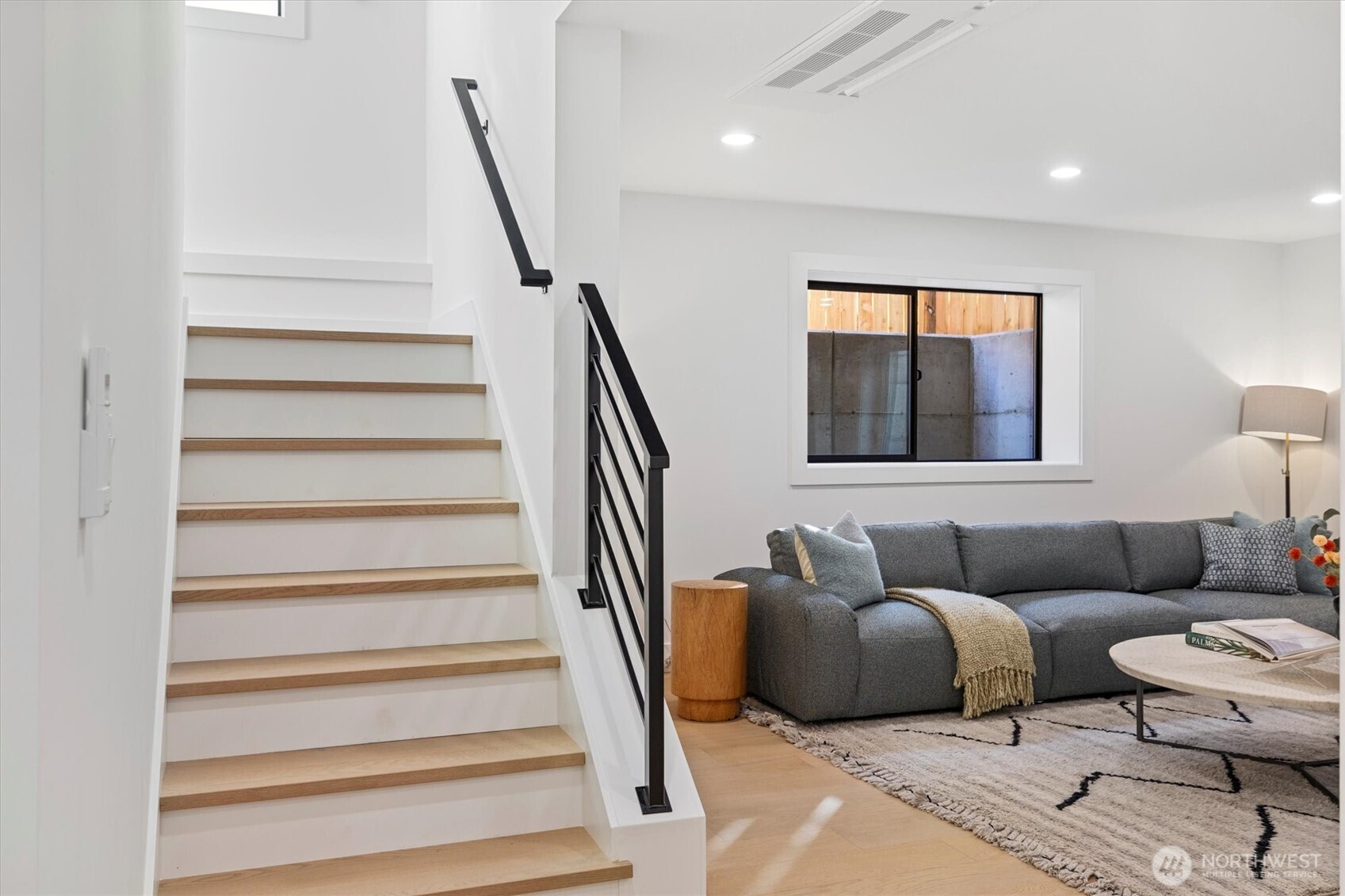 2515 35th Avenue West Seattle, WA 98199 - Photo 13 of 40