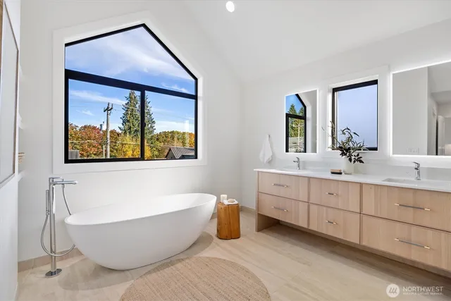 $2,989,000 | 2515 35th Avenue West, Seattle, WA 98199