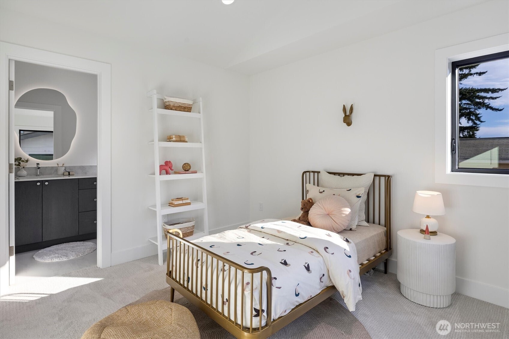 2515 35th Avenue West Seattle, WA 98199 - Photo 27 of 40