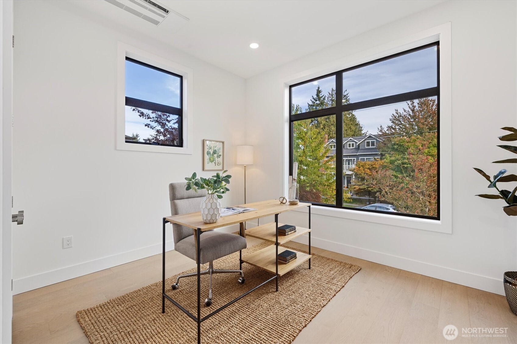 2515 35th Avenue West Seattle, WA 98199 - Photo 5 of 40