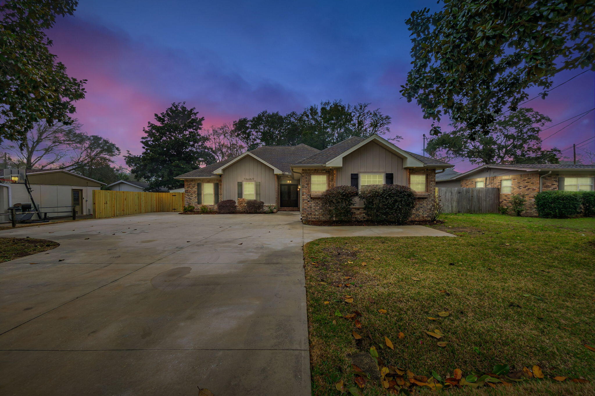 104 Mooney Road Northeast Fort Walton Beach, FL 32547 - Photo 1 of 48 Front of home