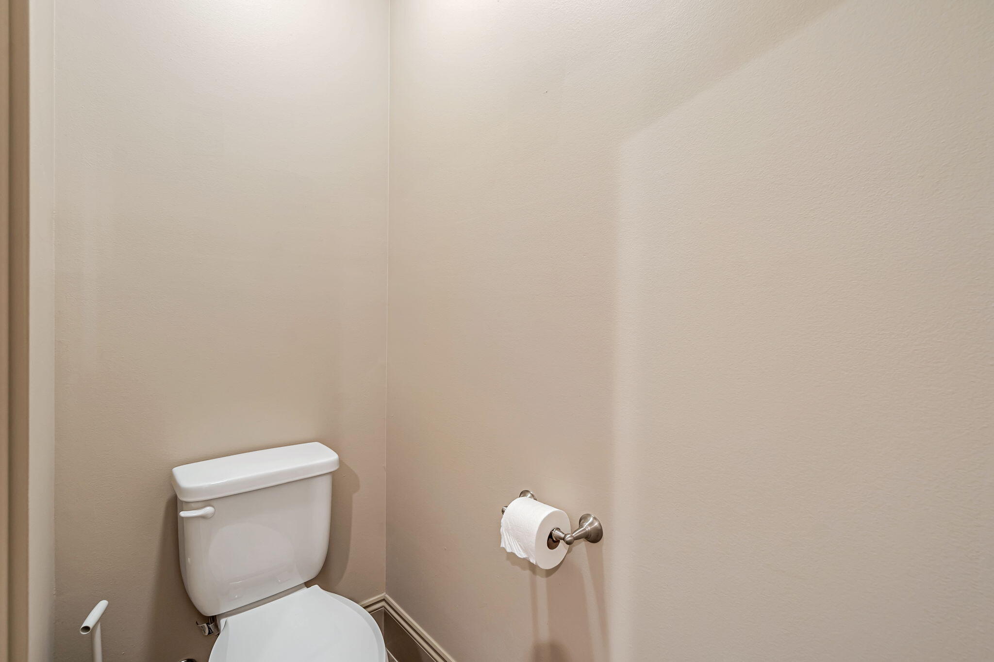 104 Mooney Road Northeast Fort Walton Beach, FL 32547 - Photo 30 of 48 Master toilet