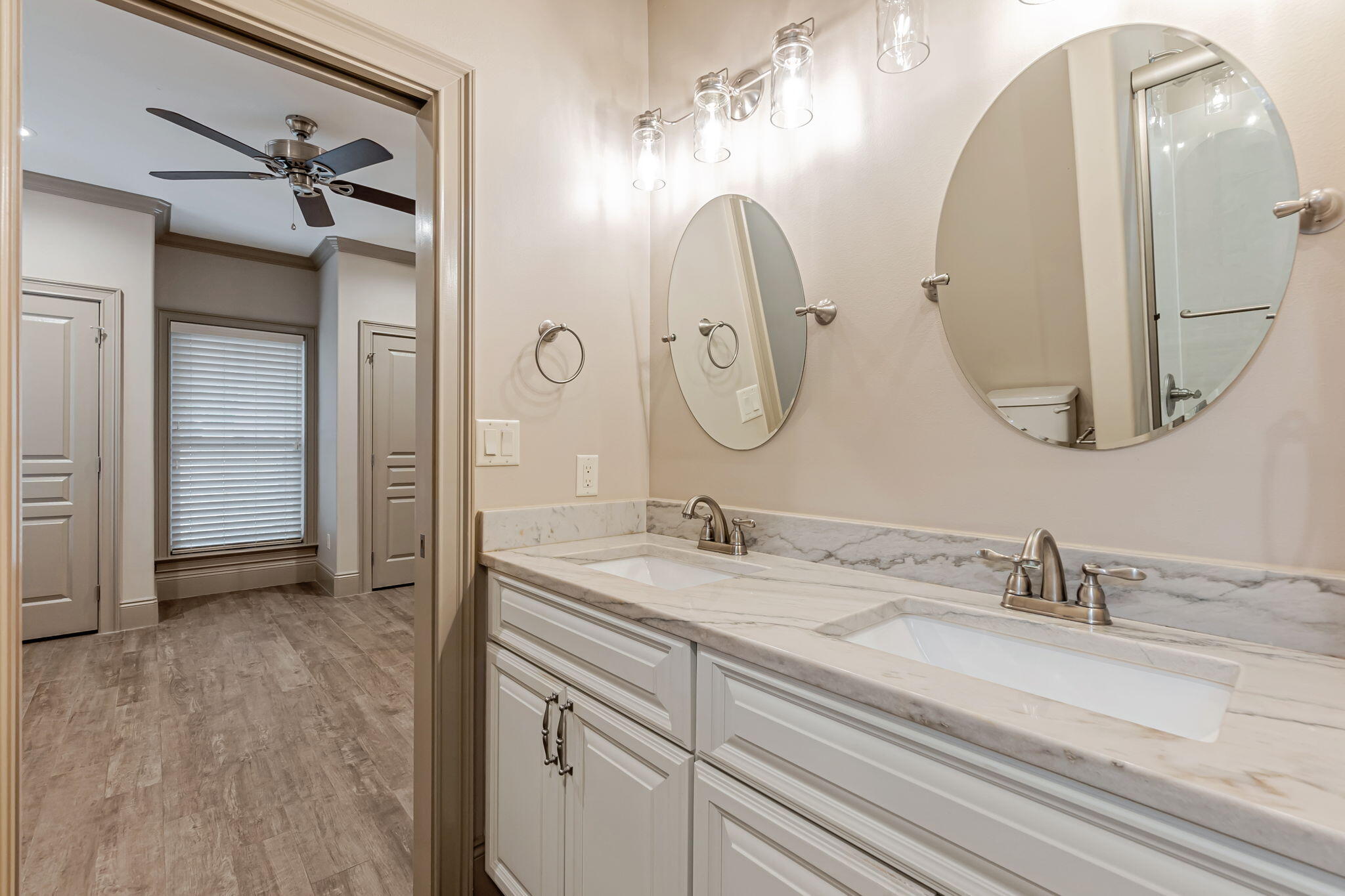 104 Mooney Road Northeast Fort Walton Beach, FL 32547 - Photo 40 of 48 Jack and Jill Bathroom