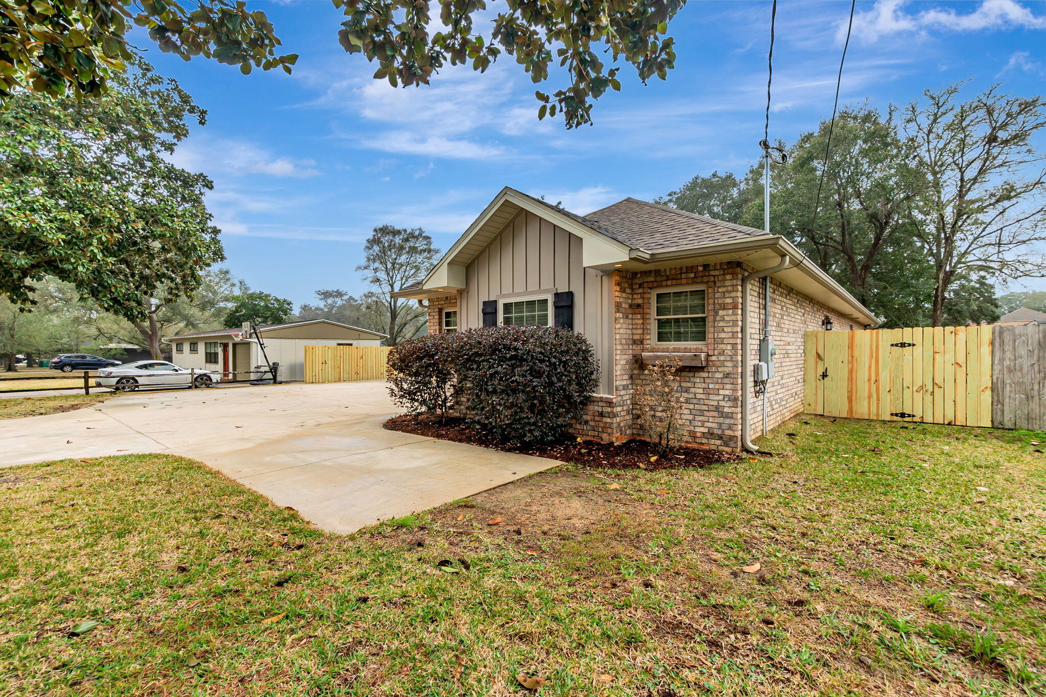 104 Mooney Road Northeast Fort Walton Beach, FL 32547 - Photo 5 of 48 Rv/Boat parking
