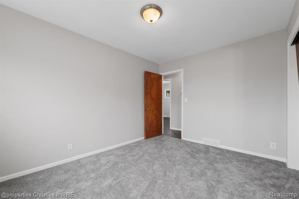 24680 Kelly Road Eastpointe, MI 48021 - Photo 15 of 20