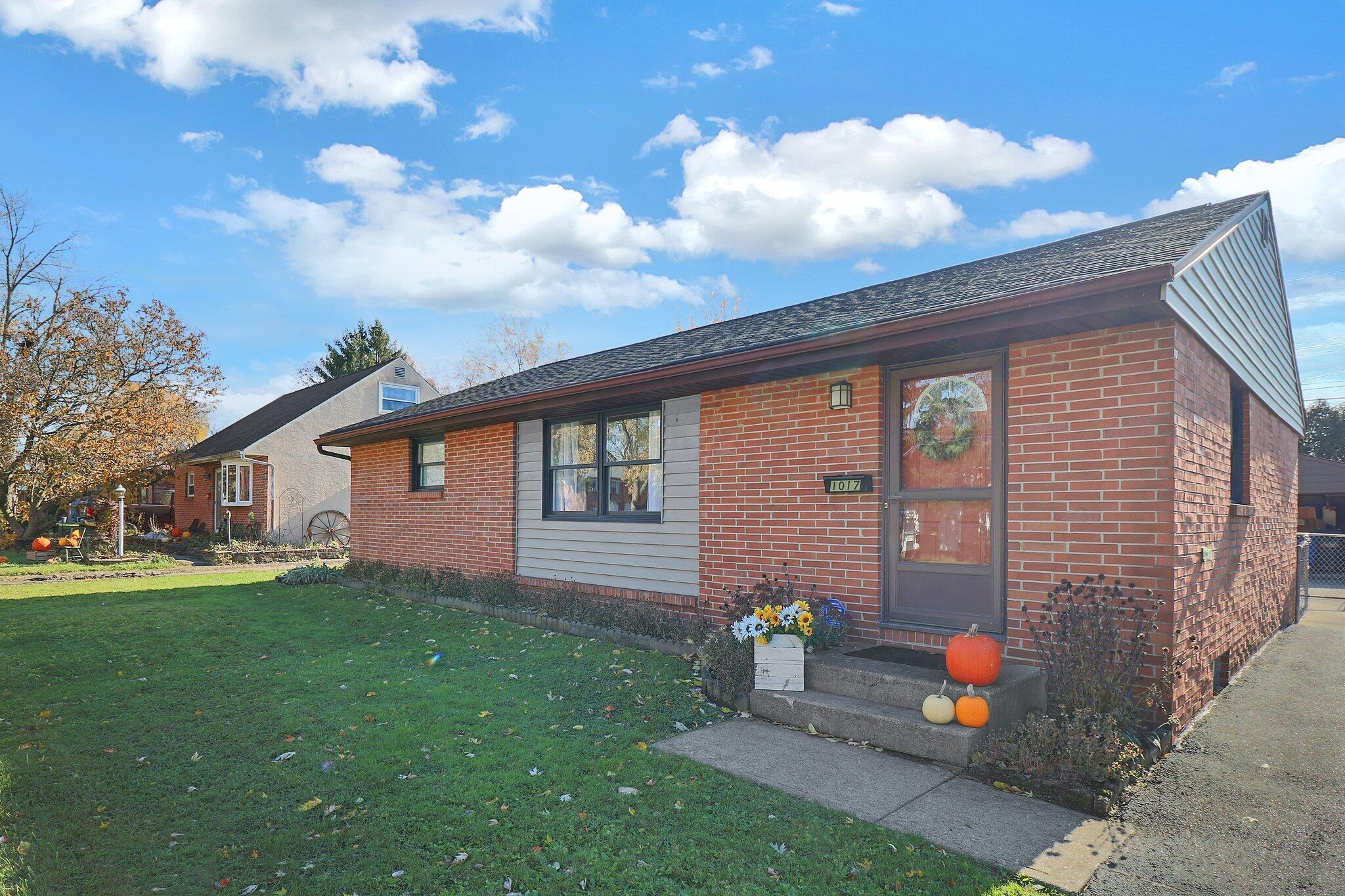 1017 Loring Road Columbus, OH 43224 - Photo 1 of 28 Cutest ranch