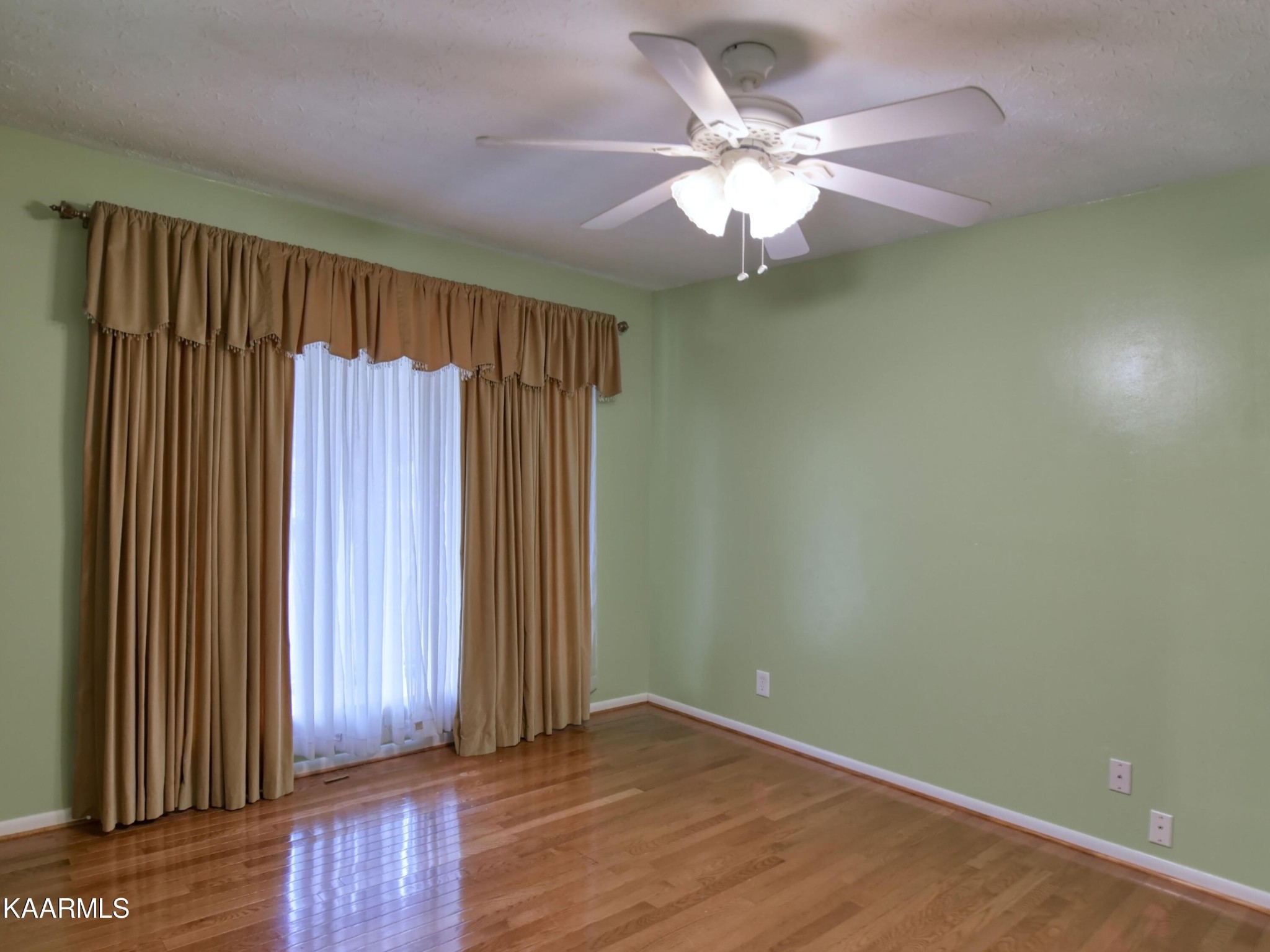 408 Raccoon Valley Road Powell, TN 37849 - Photo 16 of 31