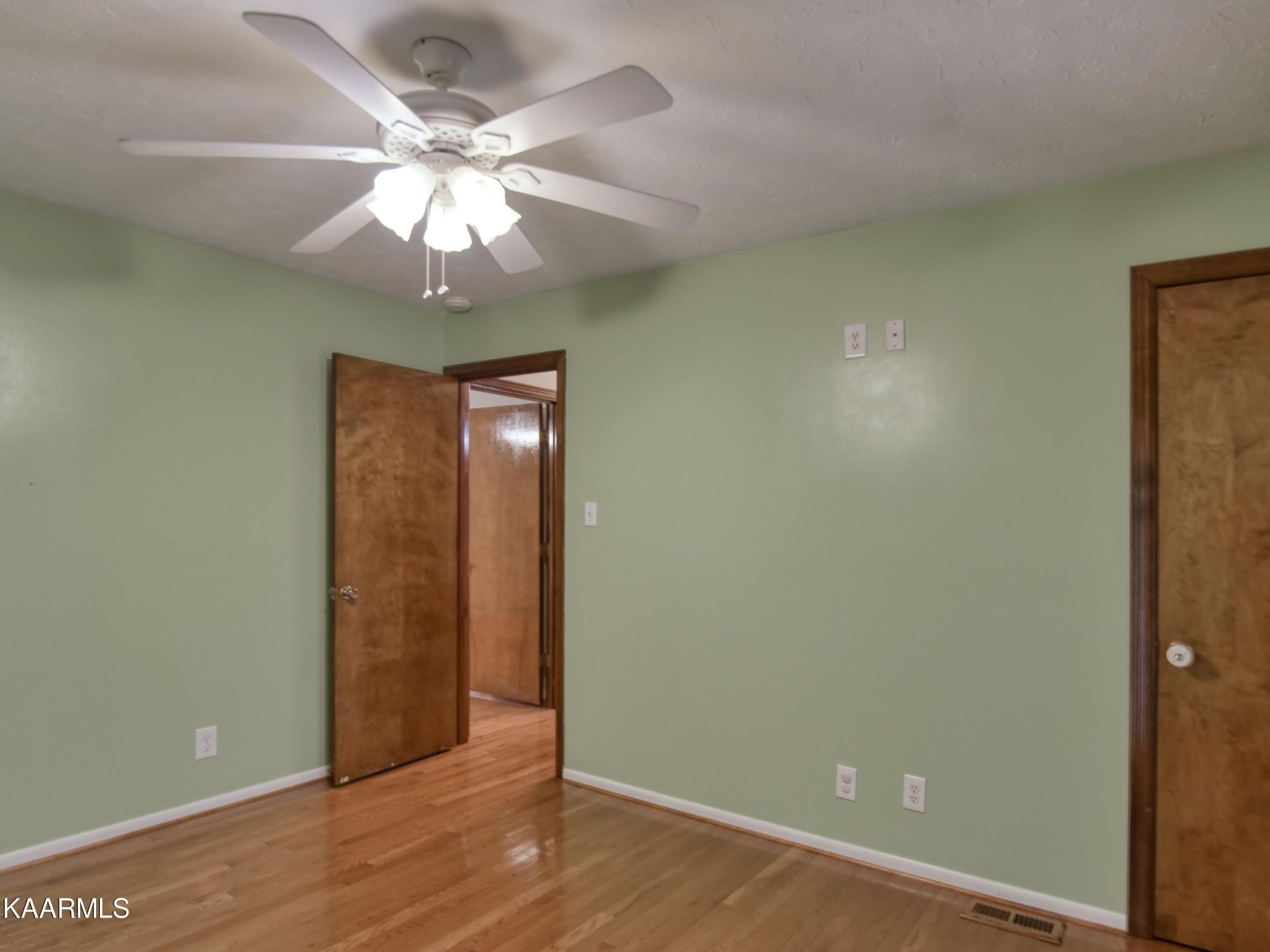 408 Raccoon Valley Road Powell, TN 37849 - Photo 17 of 31