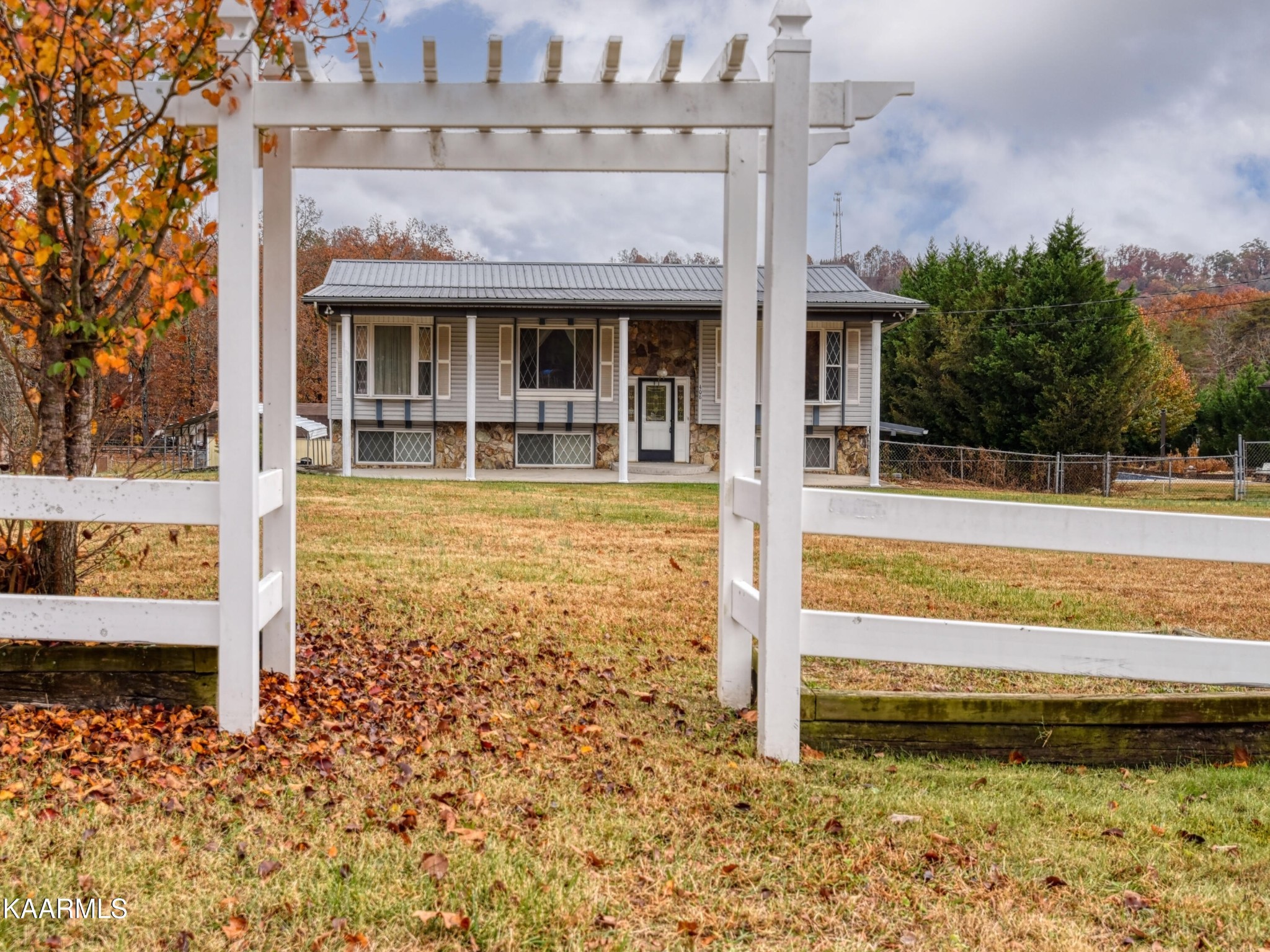 408 Raccoon Valley Road Powell, TN 37849 - Photo 4 of 31