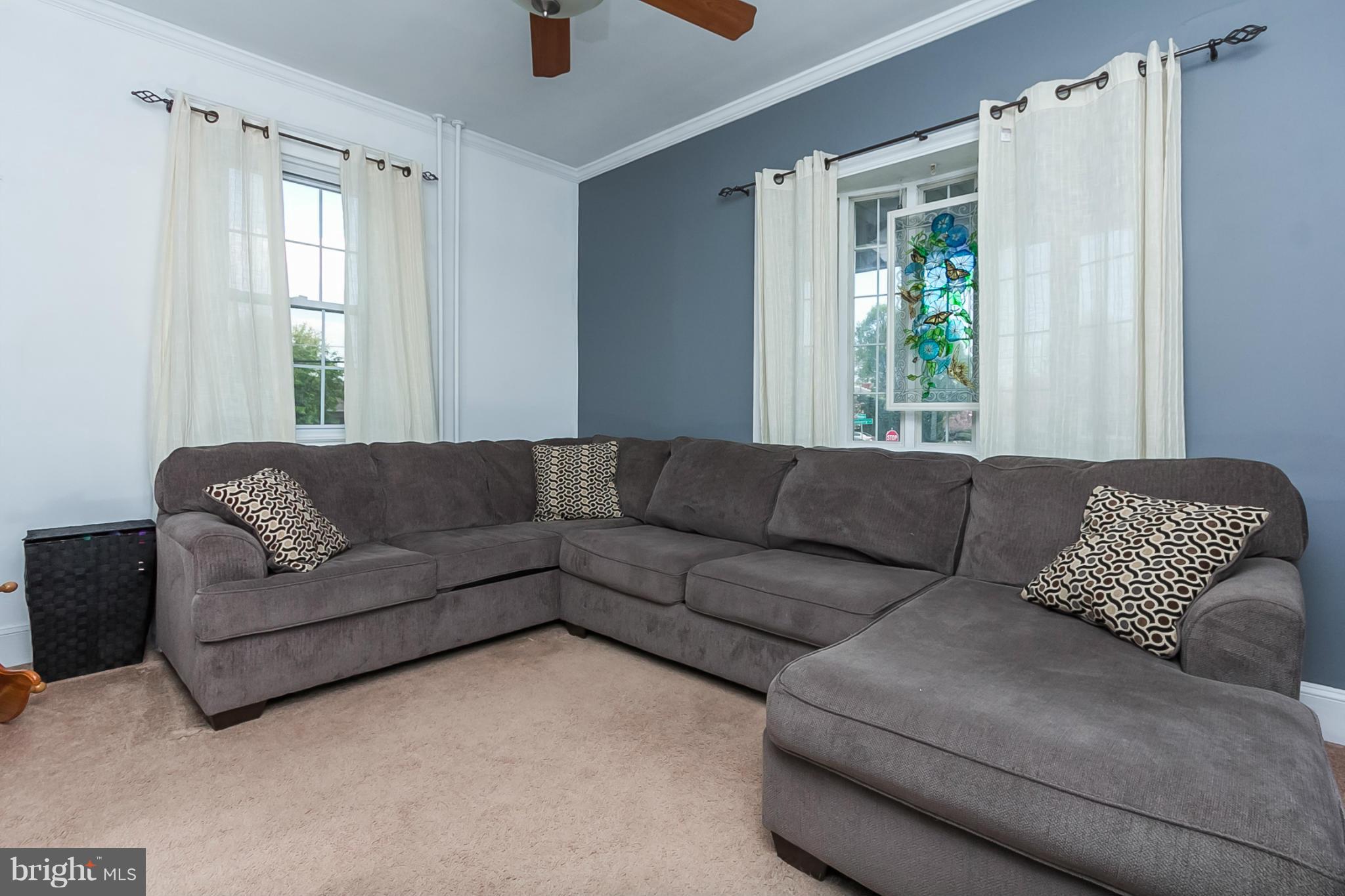 1900 Sunberry Road Baltimore, MD 21222 - Photo 6 of 30 Living Room